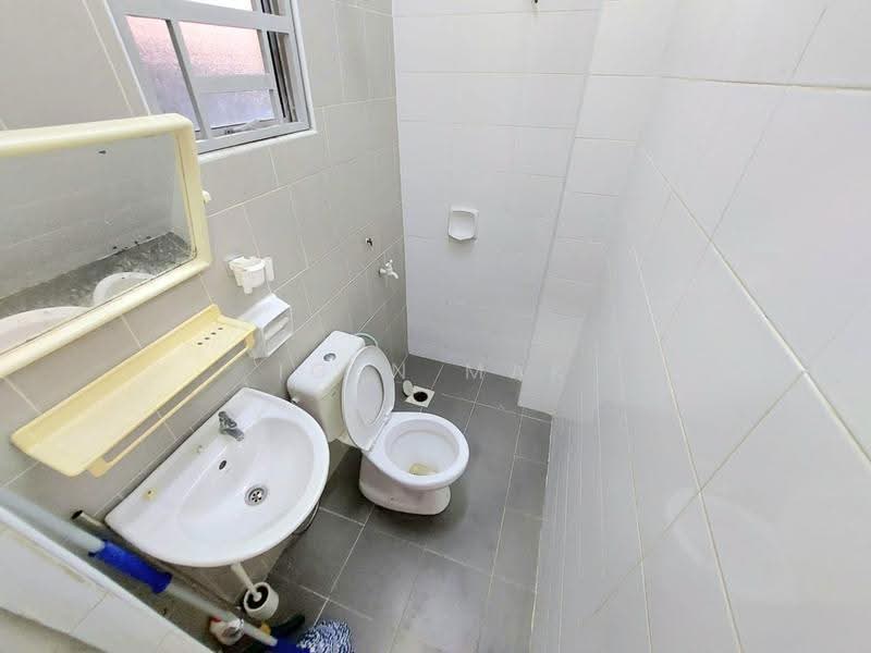 1-storey Terraced House for Sale in Taman Warisan Bestari (Dengkil) - Igen Mak - Bathroom - PropertyGuru.com.my
