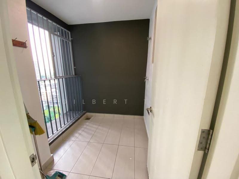 Kondominium untuk Dijual di Lake Point Residence - Gilbert Tay - Balcony - PropertyGuru.com.my