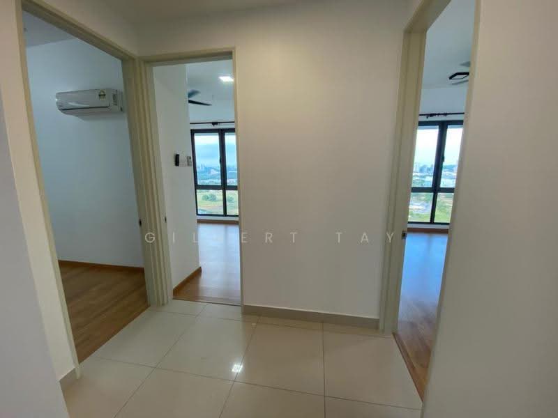 Kondominium untuk Dijual di Lake Point Residence - Gilbert Tay - Corridor - PropertyGuru.com.my