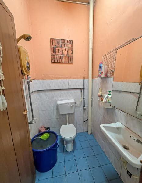 Rumah Teres 1-Tingkat untuk Dijual di Taman Meru Mulia (Kapar) - Mohammad Din Majid - Bathroom - PropertyGuru.com.my