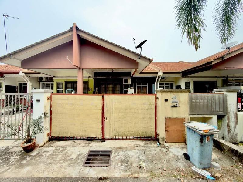 Rumah Teres 1-Tingkat untuk Dijual di Taman Dato' Hormat (Telok Panglima Garang) - Ashraff Daniel - Exterior - PropertyGuru.com.my