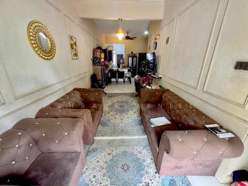 Rumah Teres 1-Tingkat untuk Dijual di Taman Dato' Hormat (Telok Panglima Garang) - Ashraff Daniel - Living Room - PropertyGuru.com.my