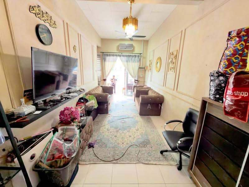 Rumah Teres 1-Tingkat untuk Dijual di Taman Dato' Hormat (Telok Panglima Garang) - Ashraff Daniel - Living Room - PropertyGuru.com.my