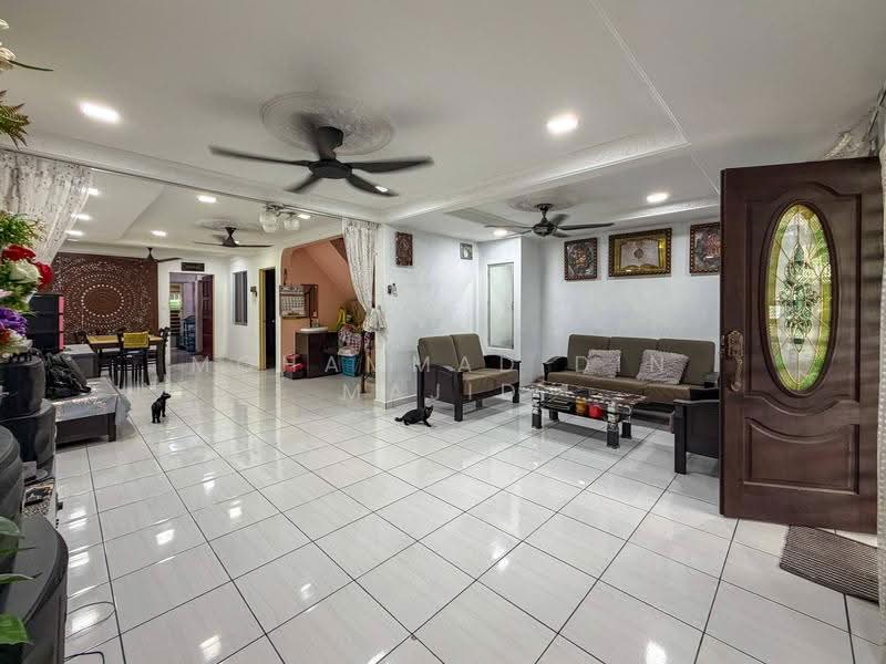2-storey Terraced House for Sale in Taman Sri Puchong (Puchong) - Mohammad Din Majid - Living Room - PropertyGuru.com.my