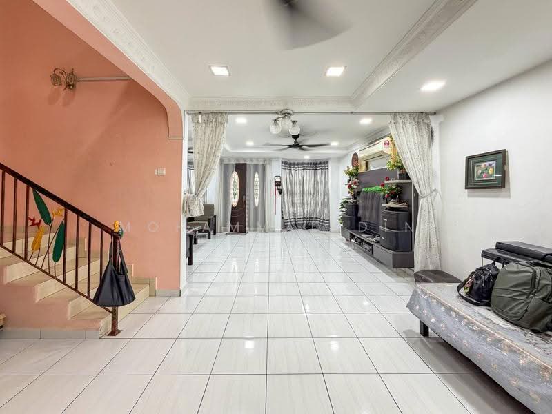 2-storey Terraced House for Sale in Taman Sri Puchong (Puchong) - Mohammad Din Majid - Living Room - PropertyGuru.com.my
