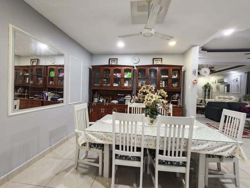 Rumah Berkembar untuk Dijual di Bandar Putra Kulai (Kulai) - Azlan Ismail aiproperty - Dining Room - PropertyGuru.com.my