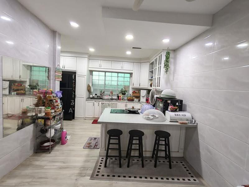 Rumah Berkembar untuk Dijual di Bandar Putra Kulai (Kulai) - Azlan Ismail aiproperty - Kitchen - PropertyGuru.com.my