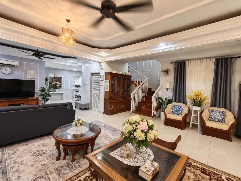 Rumah Berkembar untuk Dijual di Bandar Putra Kulai (Kulai) - Azlan Ismail aiproperty - Living Room - PropertyGuru.com.my