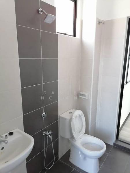 Rumah Teres untuk Dijual di Johor Bahru (Johor) - Daniel Nguang - Bathroom - PropertyGuru.com.my