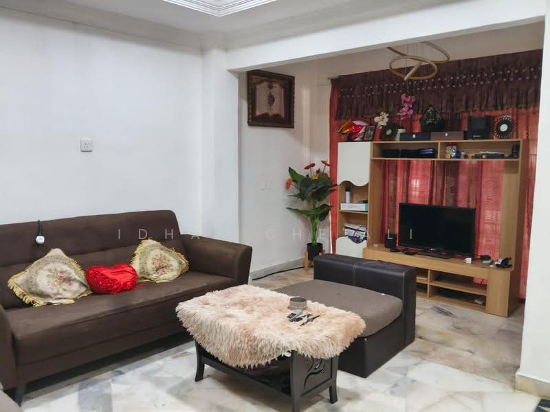 2-storey Terraced House for Sale in Perkampungan Pelindung Maju (Beserah) - Idham Che'Ali - Living Room - PropertyGuru.com.my