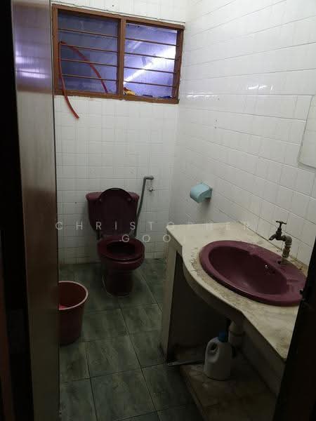 Kilang untuk Dijual di Puchong (Selangor) - Christopher Gooi - Bathroom - PropertyGuru.com.my