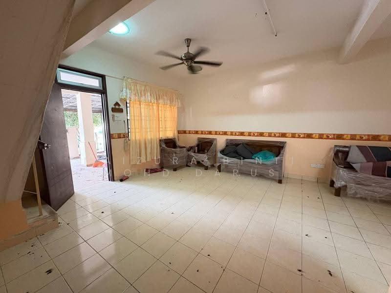 2-storey Terraced House for Sale in Bandar Tasik Kesuma (Beranang) - Maizura binti Mohd Darus - Living Room - PropertyGuru.com.my