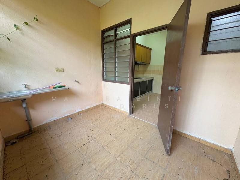 2-storey Terraced House for Sale in Bandar Tasik Kesuma (Beranang) - Maizura binti Mohd Darus - Kitchen - PropertyGuru.com.my