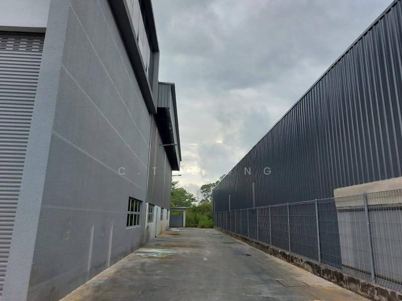 Semi-D Factory for Rent in Taman Desa Cemerlang (Ulu Tiram) - C.T Chong - PropertyGuru.com.my
