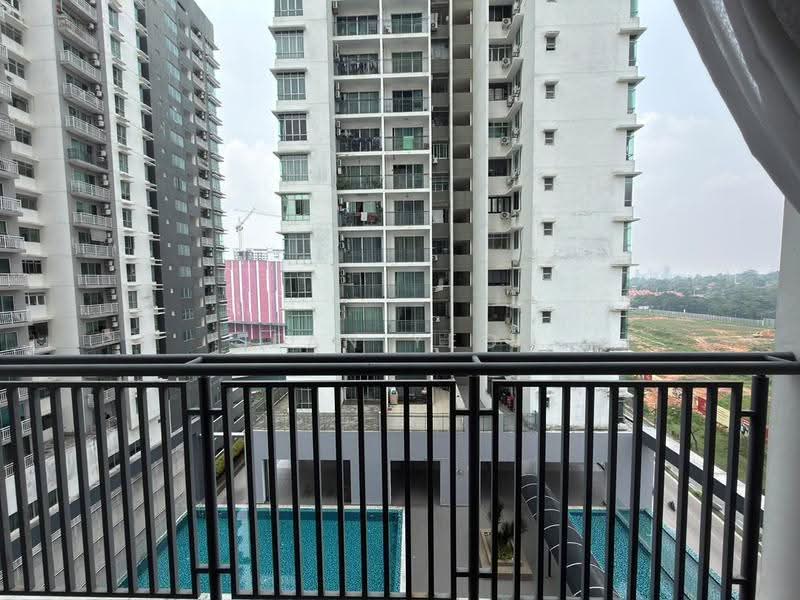 Pangsapuri untuk Dijual di Aliff Avenue (Dwi Alif) - Sean Yeoh - Balcony - PropertyGuru.com.my