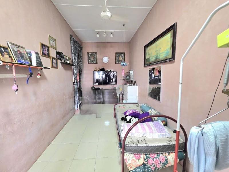 1-storey Terraced House for Sale in Seksyen 29 (Shah Alam) - Ashraff Daniel - Living Room - PropertyGuru.com.my