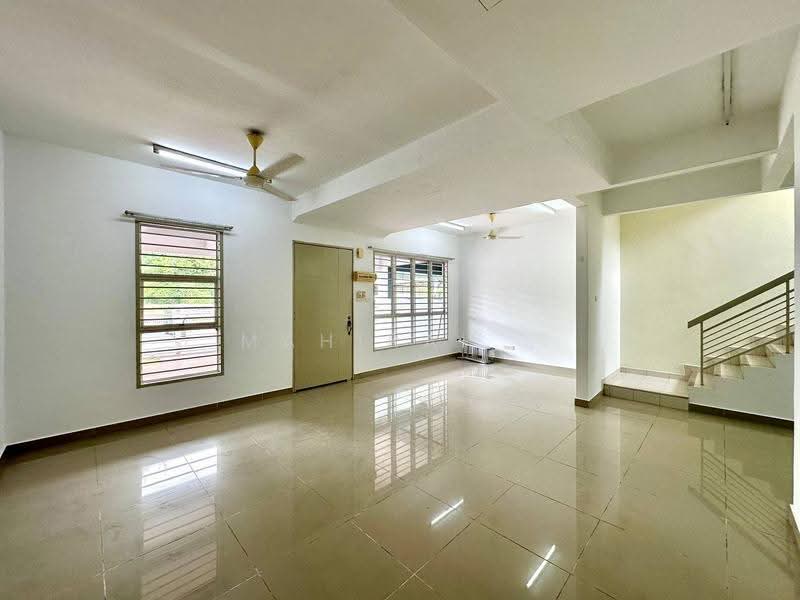 Rumah Teres 2-Tingkat untuk Dijual di Taman Saga Emas (Kajang) - Mahirah . - Living Room - PropertyGuru.com.my