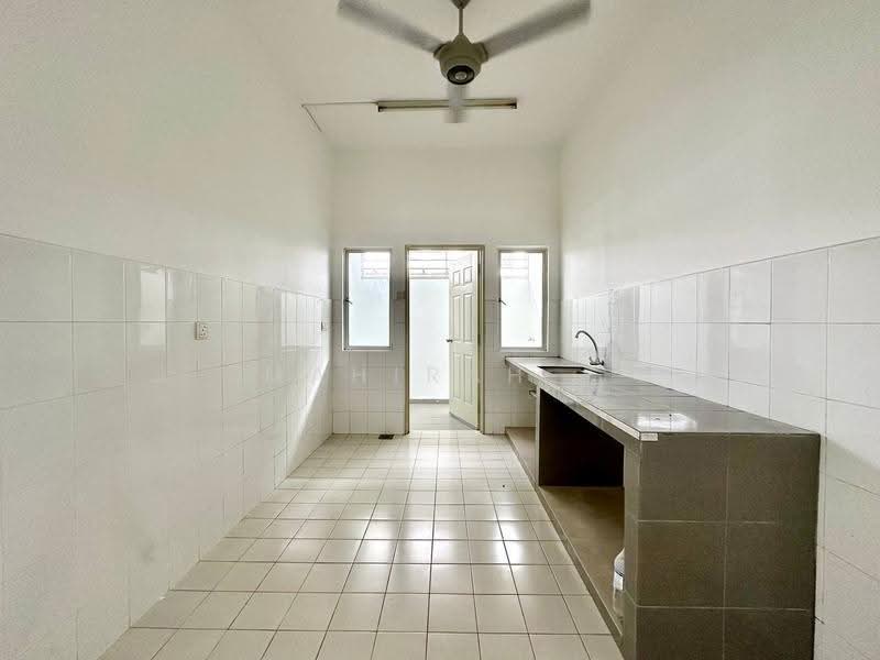 Rumah Teres 2-Tingkat untuk Dijual di Taman Saga Emas (Kajang) - Mahirah . - Kitchen - PropertyGuru.com.my