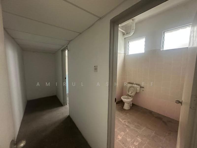Shop / Office for Rent in Bandar Pinggiran Subang (Shah Alam) - Amirul Ashraff - Bathroom - PropertyGuru.com.my