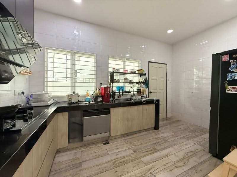 Rumah Banglo untuk Dijual di Bandar Country Homes (Rawang) - Kelly Kok - Kitchen - PropertyGuru.com.my