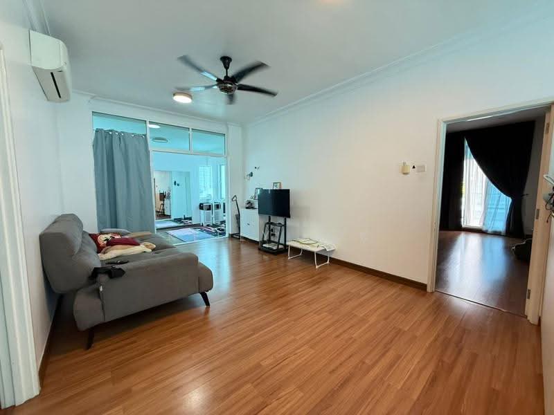 Rumah Banglo untuk Dijual di Bandar Country Homes (Rawang) - Kelly Kok - Living Room - PropertyGuru.com.my