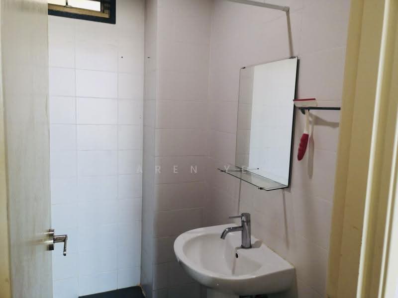Kediaman Servis untuk Dijual di Palazio - Karen Yeo - Bathroom - PropertyGuru.com.my