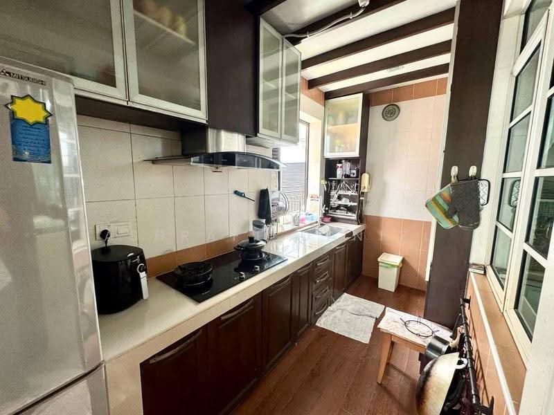 Rumah Banglo untuk Dijual di Bandar Putra Permai (Seri Kembangan) - Ashraff Daniel - Kitchen - PropertyGuru.com.my