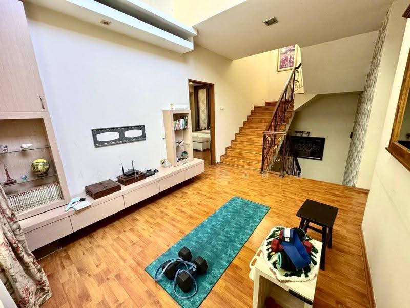 Rumah Banglo untuk Dijual di Bandar Putra Permai (Seri Kembangan) - Ashraff Daniel - Living Room - PropertyGuru.com.my