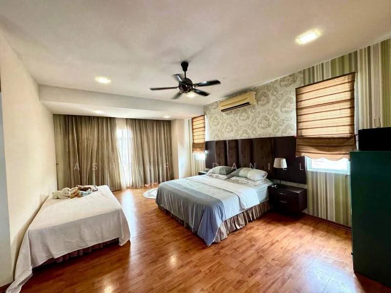 Rumah Banglo untuk Dijual di Bandar Putra Permai (Seri Kembangan) - Ashraff Daniel - Master Bedroom - PropertyGuru.com.my
