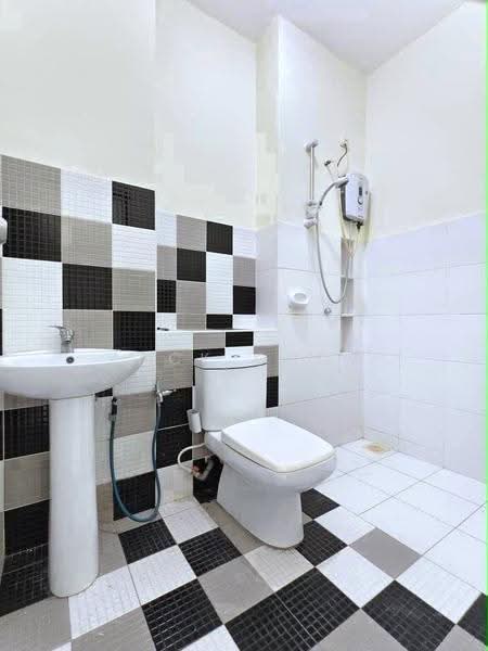 Rumah Teres 2-Tingkat untuk Dijual di Taman Setia Indah (Tebrau) - Zack Chow - Bathroom - PropertyGuru.com.my