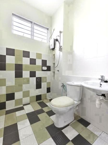 Rumah Teres 2-Tingkat untuk Dijual di Taman Setia Indah (Tebrau) - Zack Chow - Bathroom - PropertyGuru.com.my