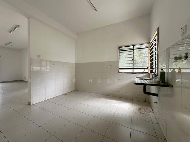 2-storey Terraced House for Sale in Sungai Buloh (Selangor) - Syukor Hartanah - Kitchen - PropertyGuru.com.my