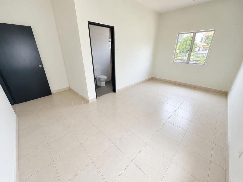 Semi-Detached House for Sale in Bandar Seri Coalfields (Sungai Buloh) - Lucas Loh - Bathroom - PropertyGuru.com.my