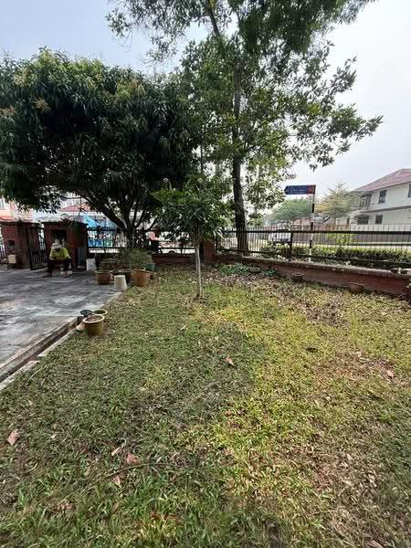 Semi-Detached House for Sale in Taman Sutera (Johor Bahru) - Siew Hui - Garden - PropertyGuru.com.my