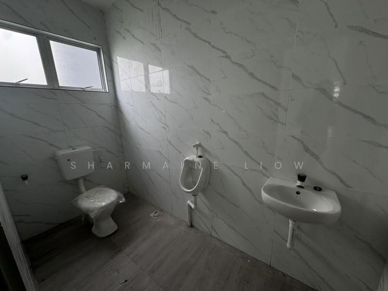 Kedai / Pejabat untuk Disewa di Ipoh (Perak) - Sharmaine Liow - Bathroom - PropertyGuru.com.my