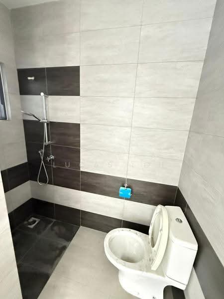 2-storey Terraced House for Sale in Bandar Seri Coalfields (Sungai Buloh) - Lucas Loh - Bathroom - PropertyGuru.com.my