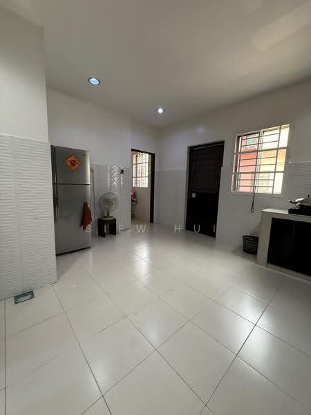 2-storey Terraced House for Sale in Taman Daiman Jaya (Kota Tinggi) - Siew Hui - Kitchen - PropertyGuru.com.my