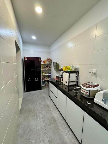 2-storey Terraced House for Sale in Taman Glenmarie (Johor Bahru) - Amber Ma - Kitchen - PropertyGuru.com.my