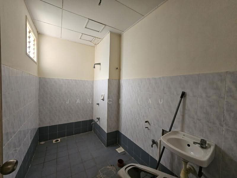 Rumah Teres untuk Dijual di Alam Damai (Cheras) - Janice Lau - Bathroom - PropertyGuru.com.my