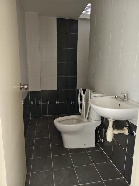 2.5-storey Terraced House for Sale in Taman Indah Gemilang 1 (Batu Caves) - Karthigesu . - Bathroom - PropertyGuru.com.my