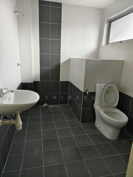 2.5-storey Terraced House for Sale in Taman Indah Gemilang 1 (Batu Caves) - Karthigesu . - Bathroom - PropertyGuru.com.my