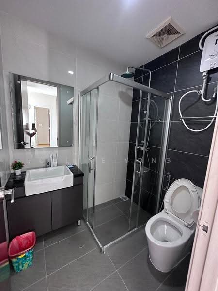 Kondominium untuk Dijual di Royal Strand @ Country Garden Danga Bay - Celine Yong - Bathroom - PropertyGuru.com.my