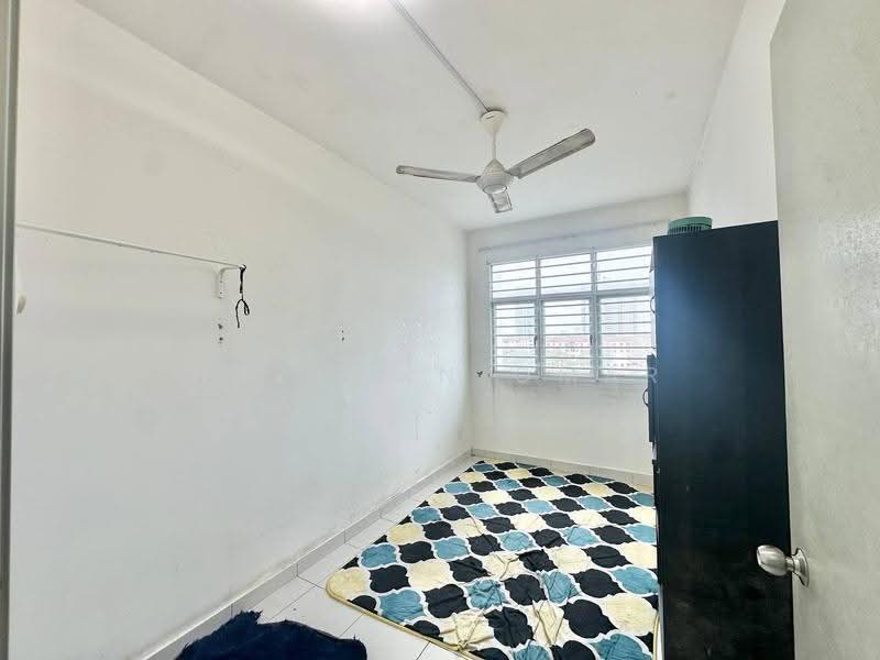 Apartment for Sale at Pangsapuri Seri Utama - Hazeman Omar - Bedroom - PropertyGuru.com.my