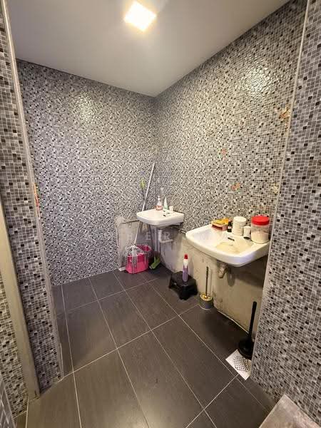 Kedai untuk Disewa di Taman Sutera Utama (Skudai) - Amber Ma - Bathroom - PropertyGuru.com.my