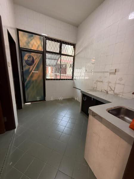 Semi-Detached House for Sale in Taman Sutera (Johor Bahru) - Siew Hui - Kitchen - PropertyGuru.com.my