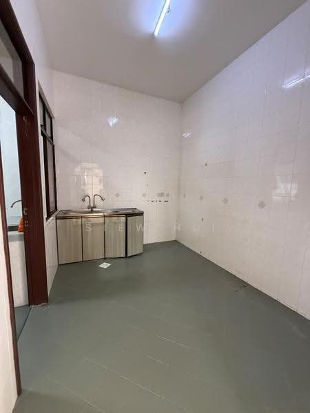 Semi-Detached House for Sale in Taman Sutera (Johor Bahru) - Siew Hui - Kitchen - PropertyGuru.com.my