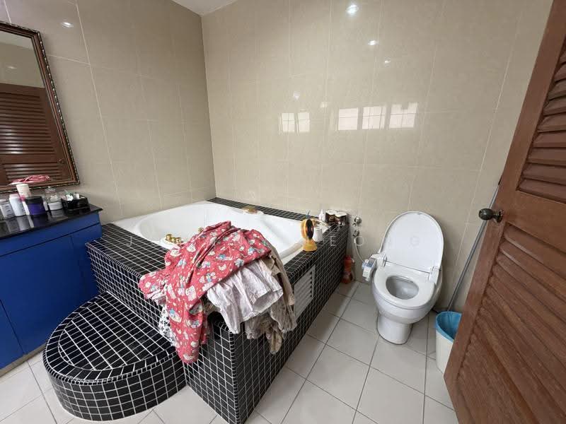 Bungalow House for Sale in Saujana Impian (Kajang) - Johnny Leong - Bathroom - PropertyGuru.com.my