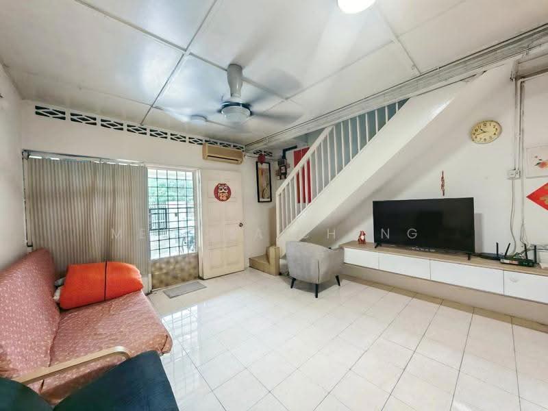 2-storey Terraced House for Sale in Taman Serdang Jaya (Seri Kembangan) - Melissa Chong - Living Room - PropertyGuru.com.my