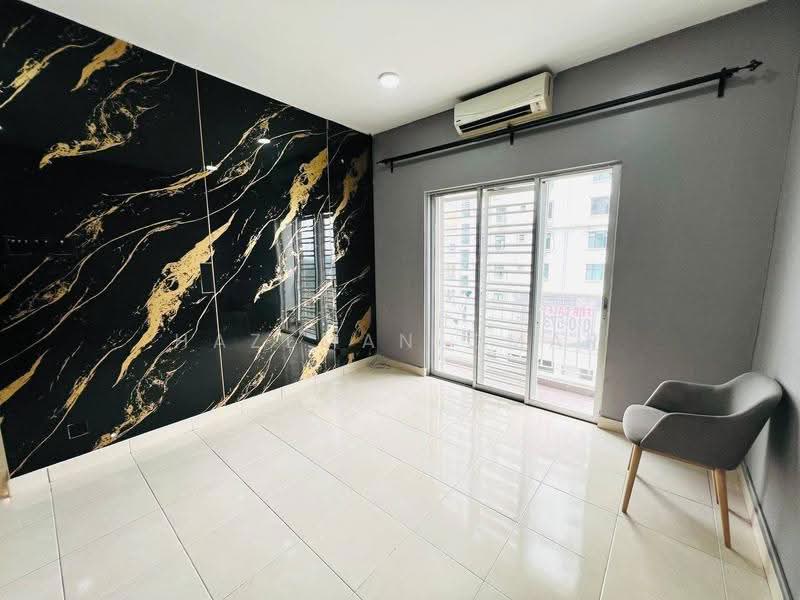 Kondominium untuk Dijual di Kristal Heights - Hazeman Omar - Living Room - PropertyGuru.com.my