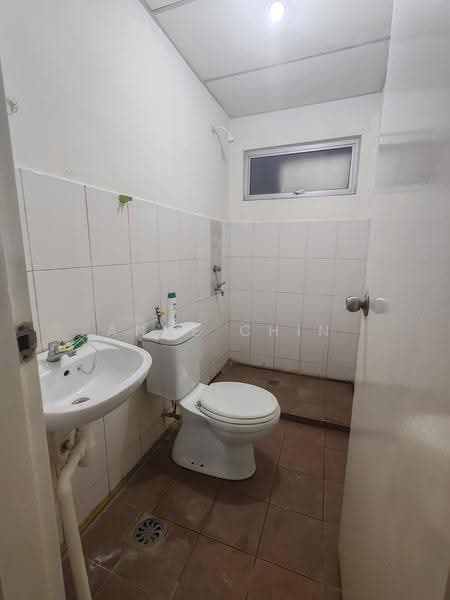 Apartment for Sale at University Condo Apartment 2 (UCA 2) - ANNE CHIN - Bathroom - PropertyGuru.com.my